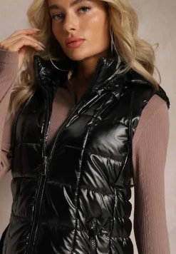 Czarna Długa Kamizelka Lakierowana z Kapturem i Pikowaniem Suymea