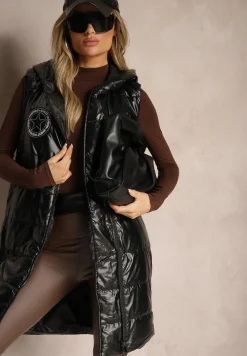 Czarna Długa Kamizelka Pikowana z Naszywką i Kapturem Mevianis