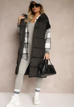 Czarna Długa Kamizelka z Pikowanego Materiału o Kopertowym Kroju z Kapturem i Paskiem Nerietta