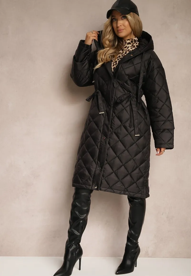 Czarna Długa Kurtka z Kapturem i Paskiem w Talii Zdobiona Pikowanymi Przeszyciami Nikilya