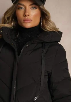 Czarna Długa Kurtka z Pikowanymi Przeszyciami i Kapturem Ozdobiona Suwakami Hedirae