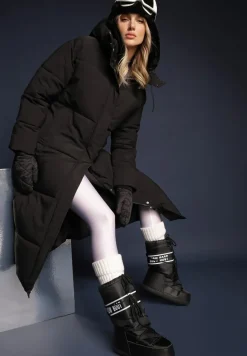 Czarna Długa Kurtka z Pikowaniem z Odpinanym Kapturem i Wsuwanymi Kieszeniami Daitras