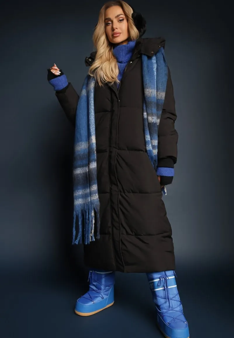 Czarna Długa Kurtka z Pikowaniem z Odpinanym Kapturem i Wsuwanymi Kieszeniami Daitras