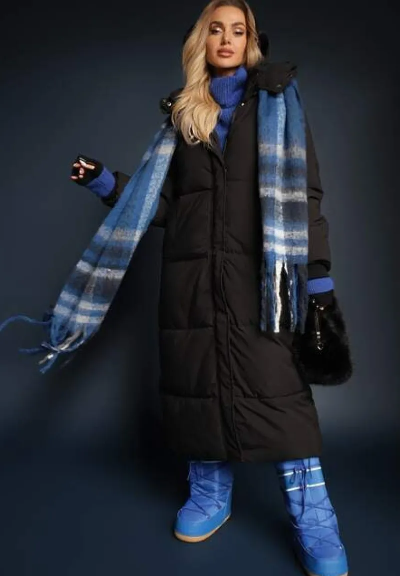 Czarna Długa Kurtka z Pikowaniem z Odpinanym Kapturem i Wsuwanymi Kieszeniami Daitras