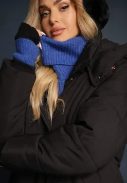 Czarna Długa Kurtka z Pikowaniem z Odpinanym Kapturem i Wsuwanymi Kieszeniami Daitras