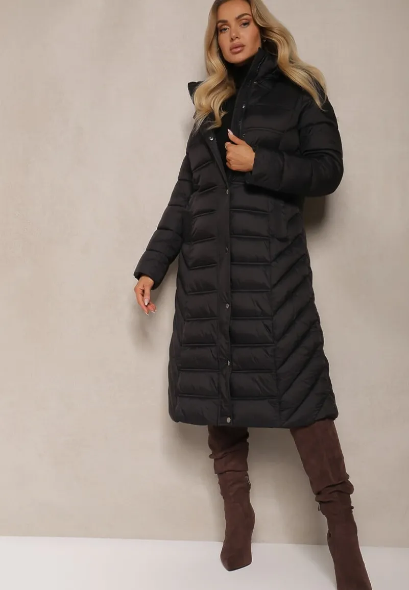 Czarna Długa Kurtka z Pikowanymi Przeszyciami i Kapturem z Możliwością Odpięcia Realithra
