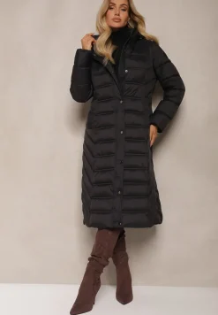 Czarna Długa Kurtka z Pikowanymi Przeszyciami i Kapturem z Możliwością Odpięcia Realithra