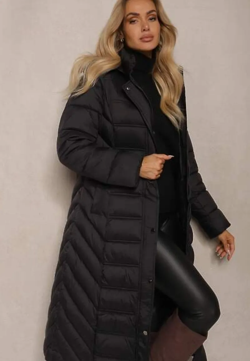 Czarna Długa Kurtka z Pikowanymi Przeszyciami i Kapturem z Możliwością Odpięcia Realithra