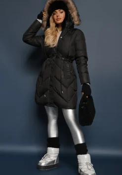 Czarna Długa Pikowana Kurtka w Stylu Parki z Troczkiem w Pasie i Sztucznym Futerkiem Abelasa