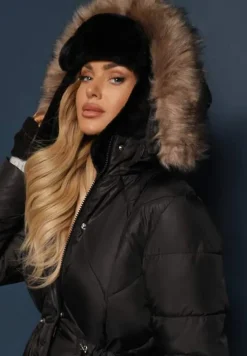 Czarna Długa Pikowana Kurtka w Stylu Parki z Troczkiem w Pasie i Sztucznym Futerkiem Abelasa