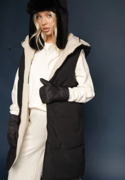 Czarna Dwustronna Kamizelka z Barankowym Futerkiem i Pikowanymi Przeszyciami z Kapturem Lertitana