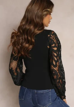 Czarna Dzianinowa Bluzka z Długimi Koronkowymi Rękawami Handra