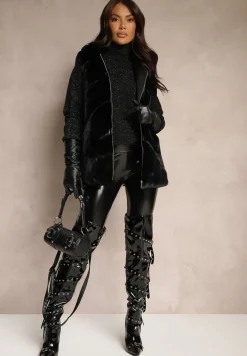 Czarna Futerkowa Kamizelka z Kapturem Ozdobiona Ekoskórzanymi Wstawkami Tilirra