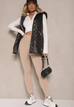 Czarna Kamizelka o Prostym Kroju z Kapturem i Kieszeniami z Pikowaniem Asloti