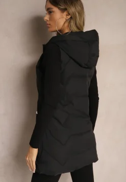 Czarna Kamizelka Pikowana o Długim Kroju z Kapturem Zapinana na Suwak Terilenes