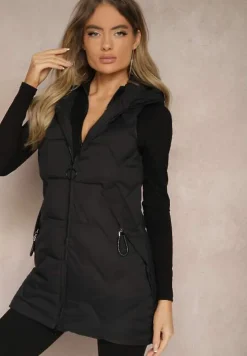 Czarna Kamizelka Pikowana o Długim Kroju z Kapturem Zapinana na Suwak Terilenes