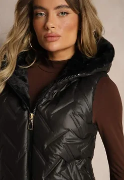 Czarna Kamizelka Pikowana Wykończona Sztucznym Futerkiem Timaveah