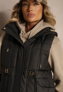 Czarna Kamizelka z Odpinanym Kapturem Ozdobiona Pikowaniem i Metalicznymi Dodatkami Sinthella