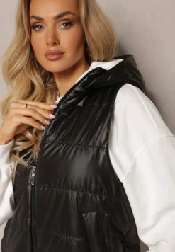 Czarna Kamizelka z Odpinanym Kapturem i Ozdobnym Pikowaniem Akkendia