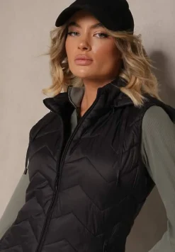 Czarna Kamizelka z Odpinanym Kapturem Ozdobiona Pikowanym Wzorem Saritha