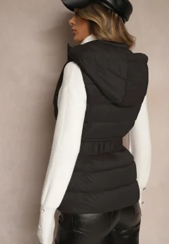Czarna Kamizelka z Odpinanym Kapturem Ozdobiona Pikowaniem i Paskiem z Marszczeniem Inathria