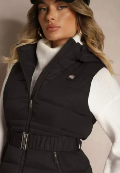 Czarna Kamizelka z Odpinanym Kapturem Ozdobiona Pikowaniem i Paskiem z Marszczeniem Inathria