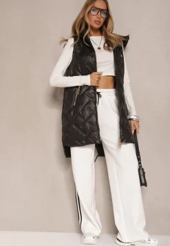 Czarna Kamizelka z Pikowanymi Przeszyciami i Kapturem Zdobiona Naszywką Lisaniria