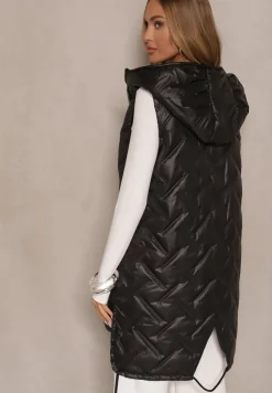 Czarna Kamizelka z Pikowanymi Przeszyciami i Kapturem Zdobiona Naszywką Lisaniria