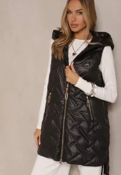 Czarna Kamizelka z Pikowanymi Przeszyciami i Kapturem Zdobiona Naszywką Lisaniria
