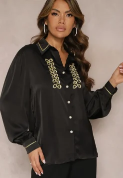 Czarna Koszula Satynowa z Cyrkoniami i Perełkami oraz Kołnierzykiem Dokeria
