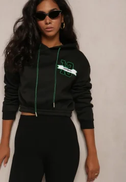 Czarna Krótka Bluza z Kapturem Ściągaczami i Ozdobnym Nadrukiem Relis