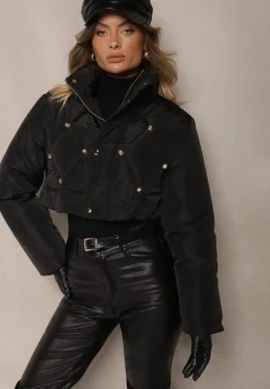 Czarna Krótka Kurtka Puffer ze Stójką i Pikowanymi Przeszyciami Ozdobiona Napami Zinovira