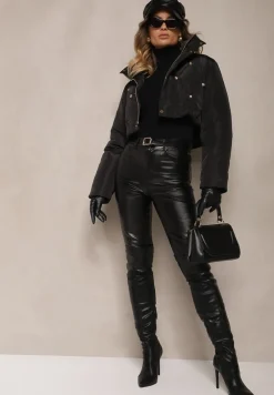 Czarna Krótka Kurtka Puffer ze Stójką i Pikowanymi Przeszyciami Ozdobiona Napami Zinovira