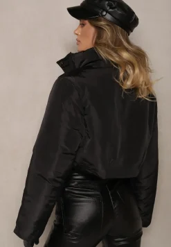 Czarna Krótka Kurtka Puffer ze Stójką i Pikowanymi Przeszyciami Ozdobiona Napami Zinovira