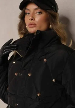 Czarna Krótka Kurtka Puffer ze Stójką i Pikowanymi Przeszyciami Ozdobiona Napami Zinovira