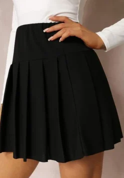 Czarna Krótka Spódnica z Gumką w Pasie i Plisowaniem Adulani