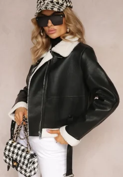 Czarna Kurtka Biker z Ozdobnym Futerkiem i Paskiem Moela