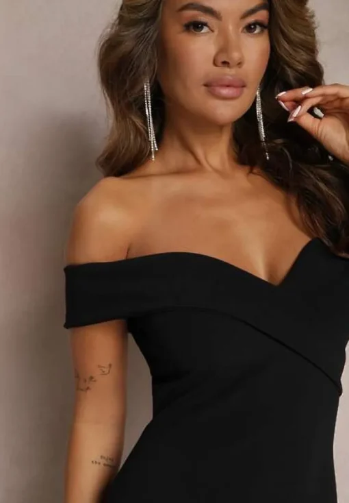 Czarna Taliowana Sukienka Maxi z Rozcięciem Perlina
