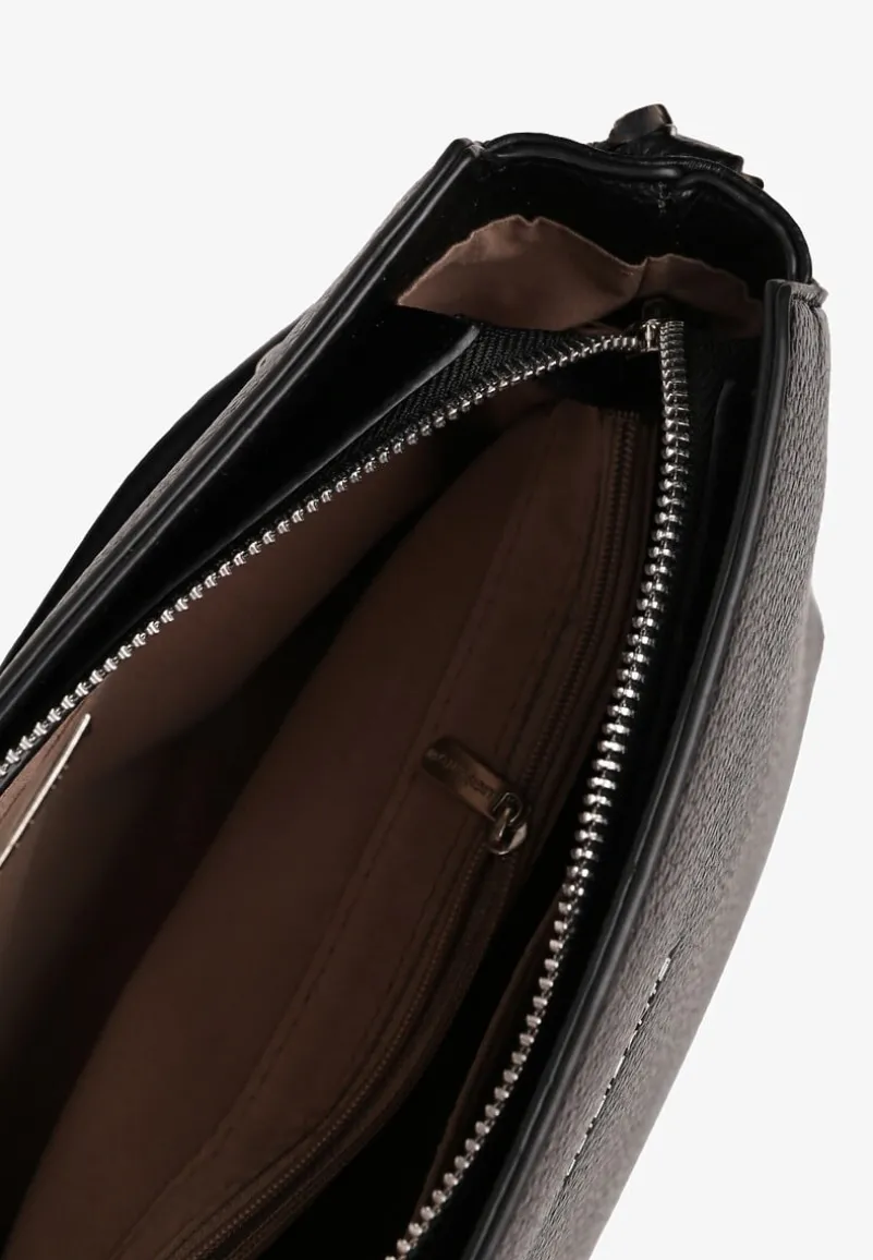 Czarna Torebka Typu Listonoszka Ozdobiona Napisem Sadelli