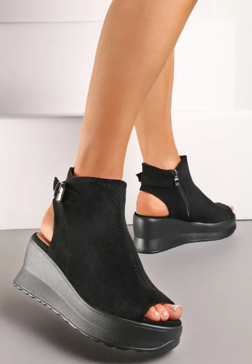 Czarne Ażurowe Sandały na Koturnie z Noskiem Peep Toe i Odkrytą Piętą Bhanios
