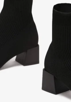 Czarne Botki za Kostkę z Elastycznego Materiału na Geometrycznym Słupku Aidara
