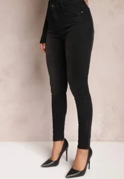 Czarne Jeansy o Fasonie Skinny z Cyrkoniami Przy Kieszeniach Aklesse