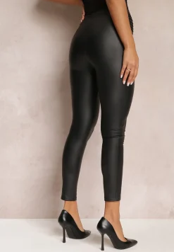 Czarne Legginsy z Imitacji Skóry Ozdobione Drapowaniem i Napami Syah