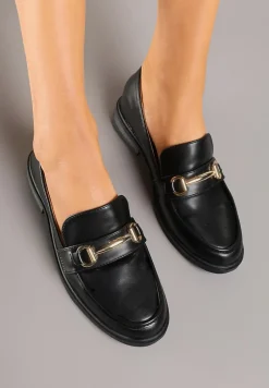 Czarne Mokasyny w Klasycznym Stylu Zdobione Metaliczną Aplikacją Ralvia