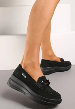Czarne Mokasyny z Łańcuszkiem na Wysokiej Platformie Iracana
