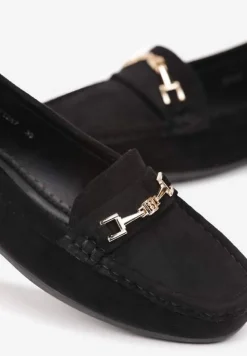 Czarne Mokasyny z Cholewką przed Kostkę z Przeszyciami i Ozdobnym Paskiem Alydora