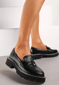 Czarne Mokasyny z Ekoskóry na Grubej Podeszwie z Paskiem z Cyrkonii i Metaliczną Zawieszką Vortisa