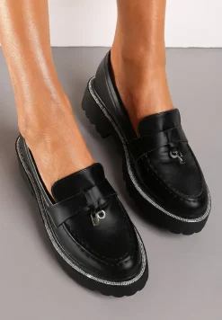 Czarne Mokasyny z Ekoskóry na Grubej Podeszwie z Paskiem z Cyrkonii i Metaliczną Zawieszką Vortisa