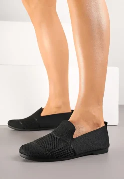 Czarne Mokasyny z Elastyczną Cholewką i Perforowanym Zdobieniem Tavellis