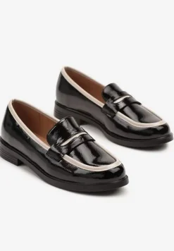 Czarne Mokasyny z Lakierowanym Połyskiem Skórzaną Wkładką i Lamówką Nusavina